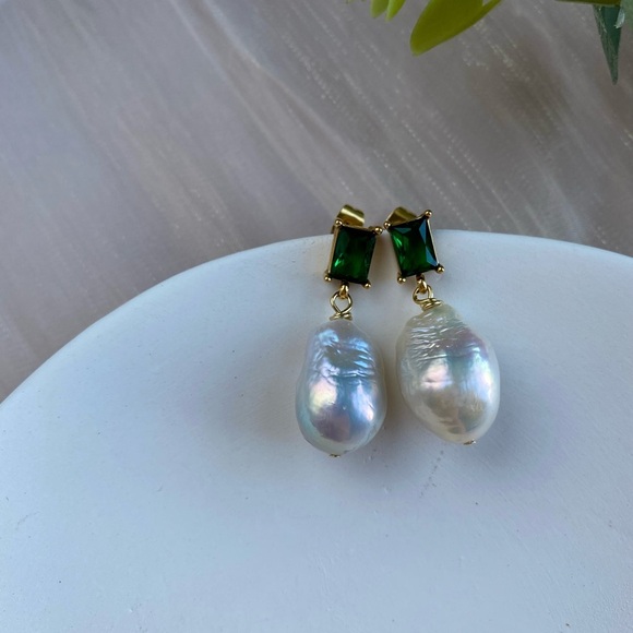 Fresh water pearl earrings/ Huge baroque tear drop round pearls/ Stud zi… - Picture 5 of 6